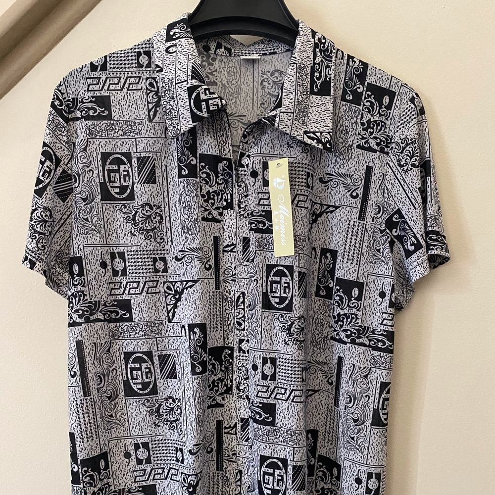 NEW Black and white printed quart zip top size M